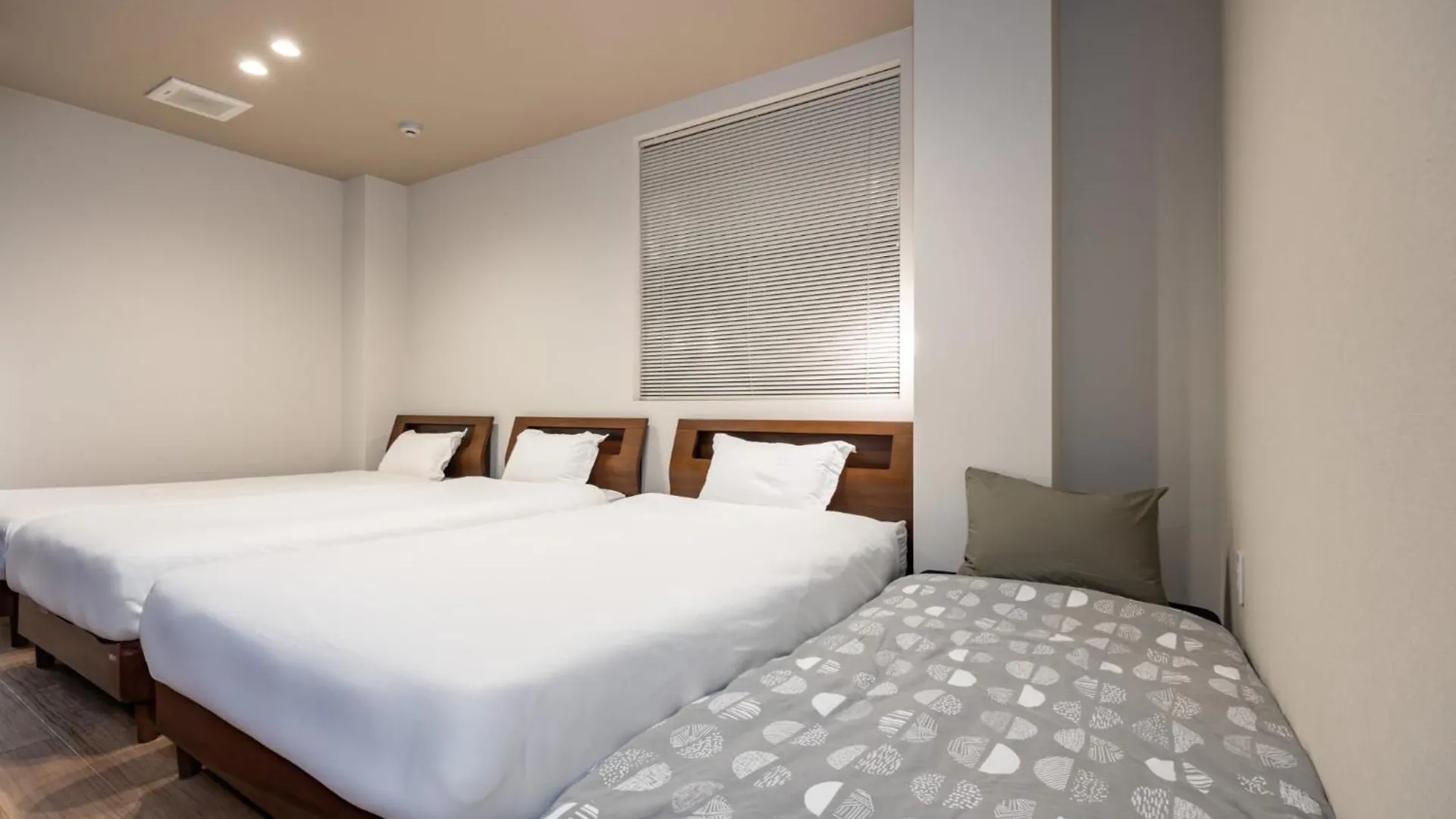Yadokari Namba Hotel - Vacation Stay 83969V Osaka